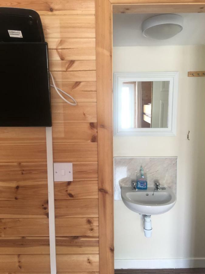 1 Lochness Rooms&Hostel Drumnadrochit Exterior foto